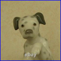 Lladro 1262 Dalmatian Dalmatian puppy dog begging/shaking MWOB, RV$495