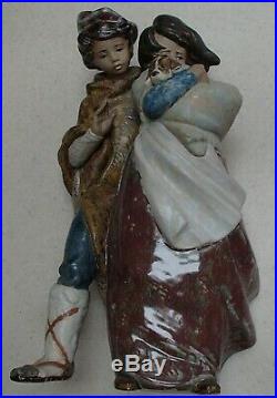 Lladro 1279 Facing the Wind couple with puppy dog LARGE GRES MWOB, RV$880