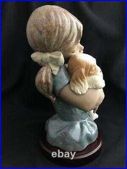 Lladro 13-1/2 Gabriela Girl Hugging Dog 2355 Figurine Bust W Wood Stand