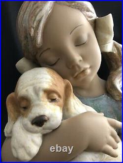 Lladro 13-1/2 Gabriela Girl Hugging Dog 2355 Figurine Bust W Wood Stand