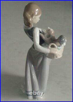 Lladro 1311 Girl with Puppies girl w little dogs on her hip MWOB, RV$435