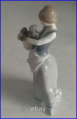 Lladro 1311 Girl with Puppies girl w little dogs on her hip MWOB, RV$435