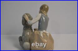 Lladro 1334 Girl Feeding Dog Figurine Chow Time No original box. Stunning