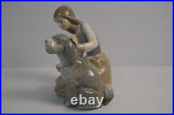 Lladro 1334 Girl Feeding Dog Figurine Chow Time No original box. Stunning