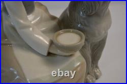 Lladro 1334 Girl Feeding Dog Figurine Chow Time No original box. Stunning