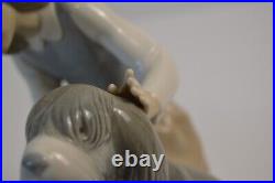 Lladro 1334 Girl Feeding Dog Figurine Chow Time No original box. Stunning