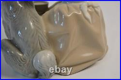 Lladro 1334 Girl Feeding Dog Figurine Chow Time No original box. Stunning