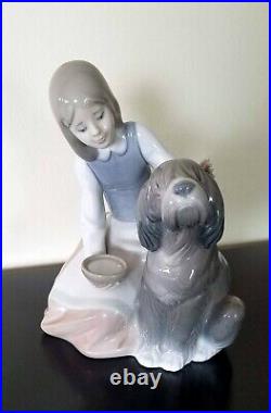 Lladro #1334 Girl Feeding Dog Figurine Chow Time. Pristine. No original box