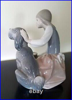 Lladro #1334 Girl Feeding Dog Figurine Chow Time. Pristine. No original box