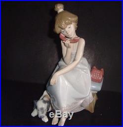 Lladro 1984 Chit Chat girl on Telephone with dog #5466 in original box