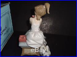Lladro 1984 Chit Chat girl on Telephone with dog #5466 in original box