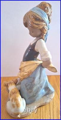 Lladro #2096 KITCHEN MAID WITH DOG Figurine Gres Finish Hand Made Spain Retired