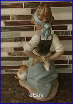 Lladro 2096 Nosy Puppy GRES finish figurine kitchen maid w dog MWOB, RV$450