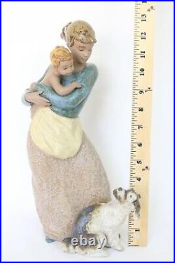 Lladro # 2187 Jealous Friend Gres Finish, Mother with Child & Dog, Retired 1995