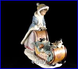 Lladro 2234M Playful Push Lladro Winter Eskimo Dogs Sleigh w Box