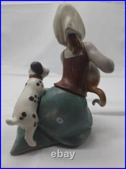Lladro 355 Little Friskies Girl With Cat & Dog Mint