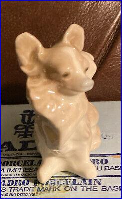 Lladro 4749 Small Dog RETIRED! Mint Condition! Original Blue Box! L@@K