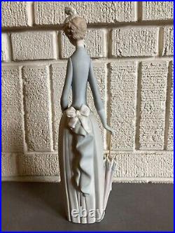 Lladro 4761 Figurine Dama de Bulevar / Lady with a Dog Retired 1993 Matte Finish