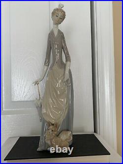Lladró 4761 Lady with Umbrella and Dog Hand Made in Spain 14 Porcelain Figurine