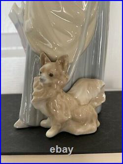 Lladró 4761 Lady with Umbrella and Dog Hand Made in Spain 14 Porcelain Figurine