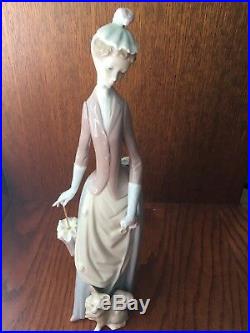 Lladro #4761, Woman with umbrella and dog in excellent condition