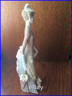 Lladro #4761, Woman with umbrella and dog in excellent condition