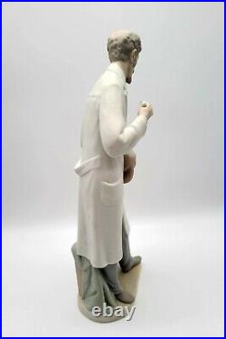 Lladro 4825 Veterinarian Doctor Injecting Puppy Dog with Needle Matte
