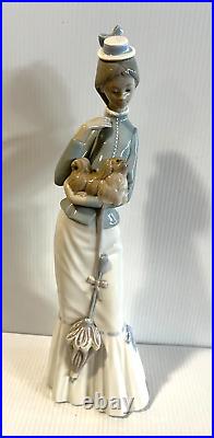 Lladro #4893 Porcelain Figurine Walk the Dog Mint