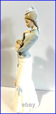 Lladro #4893 Porcelain Figurine Walk the Dog Mint