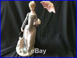 Lladro 4914 Lady With Shawl, Umbrella, Shawl And Dog Retired Piece