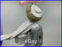 Lladro 4914 Lady with Shaw Umbrella and Dog excellent condition retired piece
