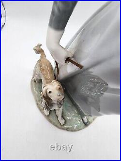 Lladro 4914 Lady with Shawl Dog Parasol Umbrella Porcelain Figurine