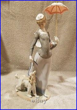Lladro # 4914 Lady with Shawl and Dog 1974-1998