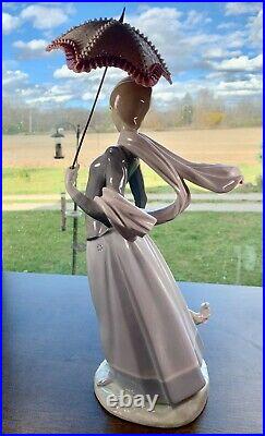 Lladro # 4914 Retired Lady with Shawl, Umbrella and Dog 17 excellent condition