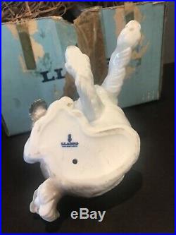 Lladro #4917 Dog & Butterfly 1975 Retired With ORIGINAL BOX Porcelain