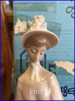 Lladro 4994 Looking at Her Dog Original Blue Box! Mint condition! Great Gift