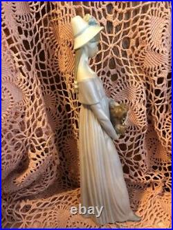 Lladro 4994 Looking at Her Dog Retired! No Box! Mint condition! Great Gift