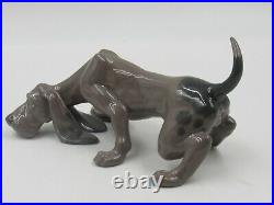 Lladro 5110 Dog Sniffing Bloodhound Porcelain Figurine