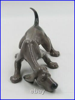 Lladro 5110 Dog Sniffing Bloodhound Porcelain Figurine