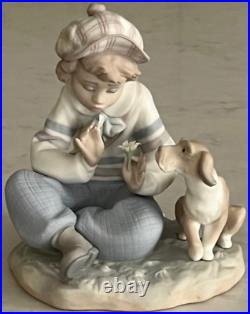 Lladro 5450 I Hope She Does Boy with flower petals & dog MATTE MWOB, RV$715