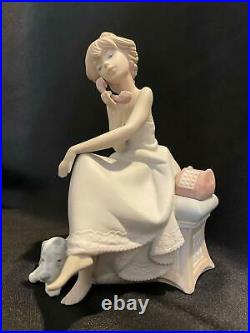 Lladro #5466 Chit Chat Girl With Dog On The Phone No Matte Finish