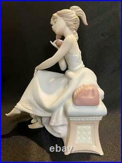 Lladro #5466 Chit Chat Girl With Dog On The Phone No Matte Finish