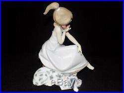 Lladro #5466- Chit Chat Girl with Dog- Retired 1988