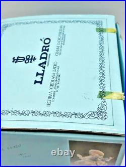 Lladro 5468 Who's the Fairest Retired! Mint Condition! Original Blue Box