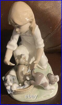 Lladro 5595 Joy in a Basket Retired! Mint Condition! No Box! Signed by J. Lladro