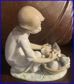 Lladro 5595 Joy in a Basket Retired! Mint Condition! No Box! Signed by J. Lladro