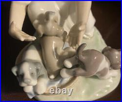 Lladro 5595 Joy in a Basket Retired! Mint Condition! No Box! Signed by J. Lladro