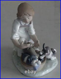 Lladro 5595 Joy in a Basket girl with 3 puppy dogs in a basket MWOB, RV$250