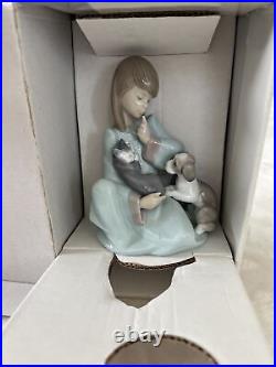 Lladro 5640 Cat Nap Mint Condition, 1990 Retired with original Gray Box