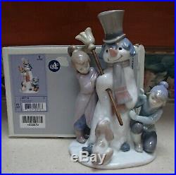 Lladro 5713 The Snowman boy & girl with dog building a Snowman MIB, RV$495